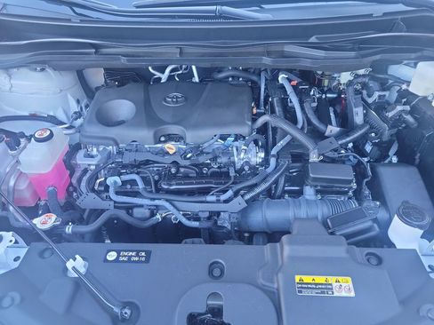 Used 2025 Toyota Sienna XLE image 38