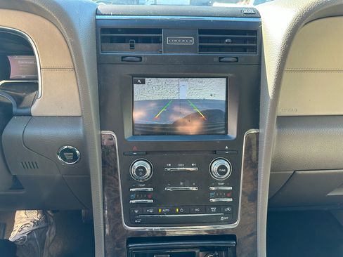 Used 2015 Lincoln Navigator 2WD image 16