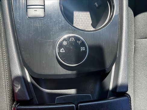 Used 2024 Nissan Rogue S AWD/4WD image 15