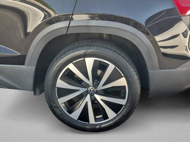 Used 2023 Volkswagen Taos SE FWD image 6