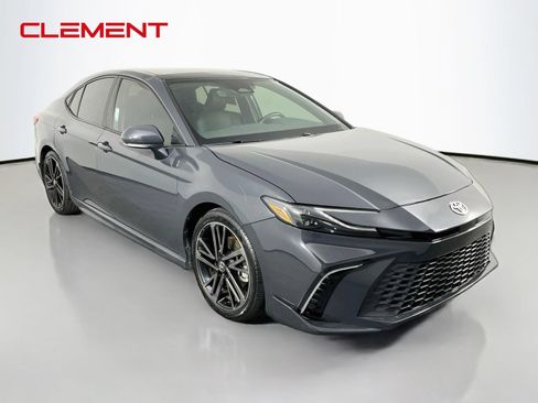 Used 2025 Toyota Camry XSE FWD image 4