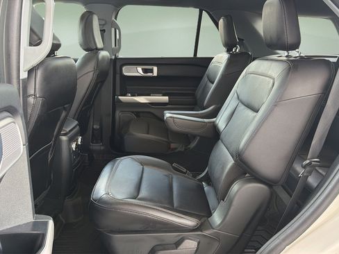 Used 2023 Ford Explorer Limited w/ Equipment Group 301A AWD/4WD image 17