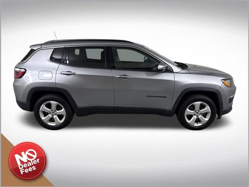 Used 2018 Jeep Compass Latitude FWD image 2