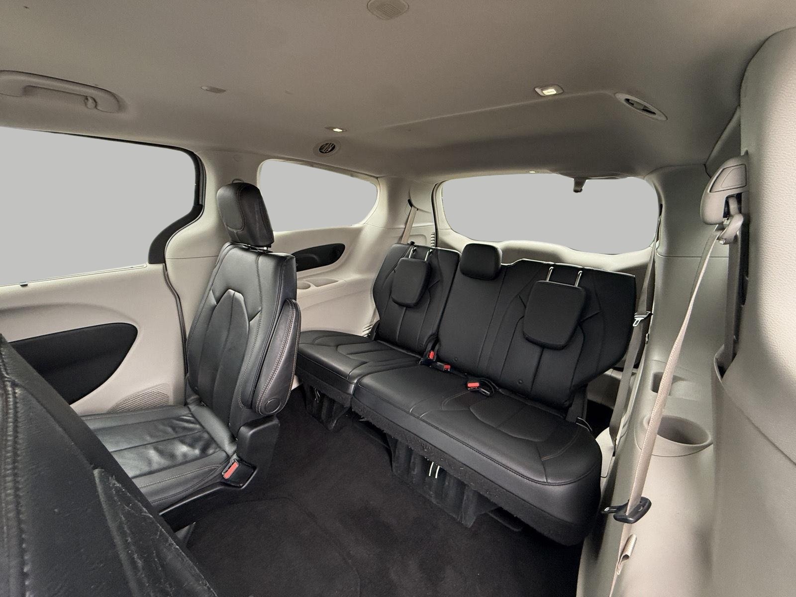 Used 2018 Chrysler Pacifica Touring-L Plus FWD image 26