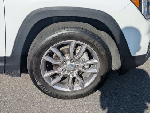 Used 2024 GMC Terrain SLT AWD/4WD image 11