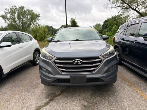 Used 2016 Hyundai Tucson SE w/ Option Group 12 AWD/4WD image 2