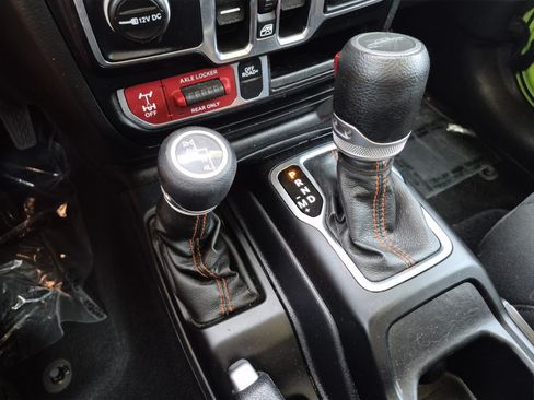 Used 2021 Jeep Gladiator Mojave AWD/4WD image 29