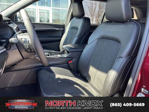 New 2026 Jeep Grand Cherokee Altitude AWD/4WD image 4