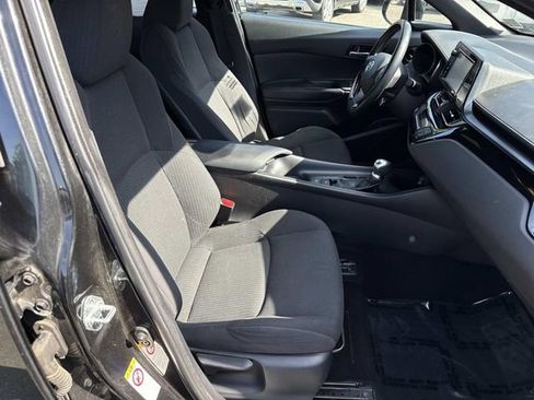 Used 2018 Toyota C-HR XLE FWD image 9
