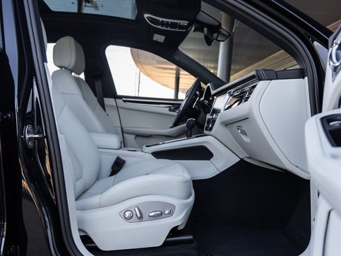 Certified 2026 Porsche Macan S AWD/4WD image 39
