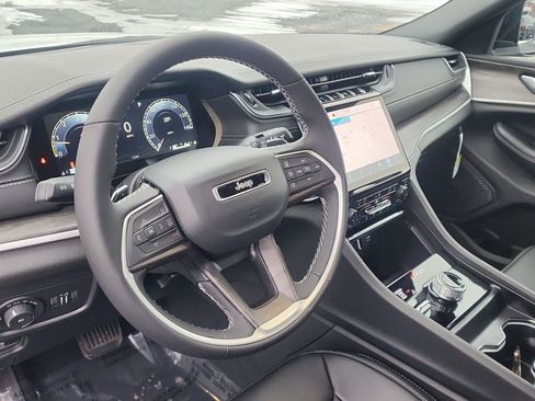 New 2025 Jeep Grand Cherokee L Limited image 10