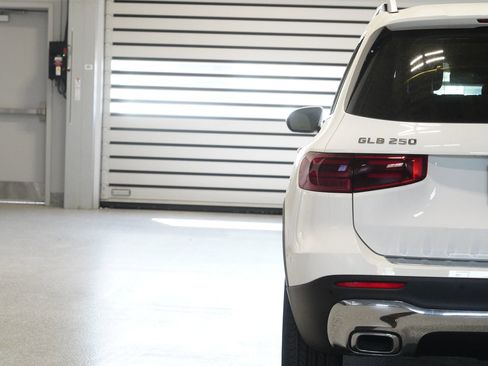 New 2026 Mercedes-Benz GLB 250 4MATIC image 12