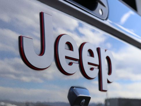 Used 2022 Jeep Gladiator Rubicon w/ LED Lighting Group image 29