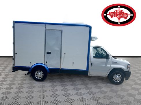 Used 2023 Ford E-350 and Econoline 350 Super Duty w/ Power Windows & Locks Group RWD image 8