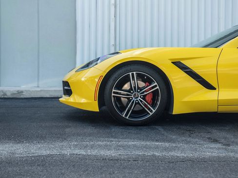 Used 2017 Chevrolet Corvette Stingray Coupe w/ 1LT RWD image 5