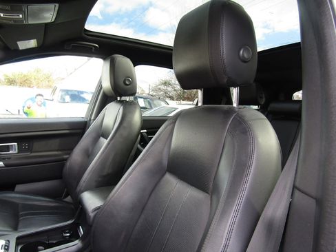 Used 2019 Land Rover Discovery Sport HSE image 29