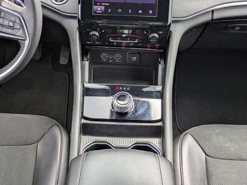 Used 2025 Jeep Grand Cherokee Altitude AWD/4WD image 19