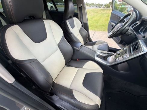 Used 2017 Volvo V60 T5 Cross Country w/ Convenience Package AWD/4WD image 27