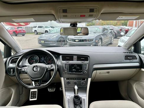 Used 2017 Volkswagen Golf Alltrack SEL image 18