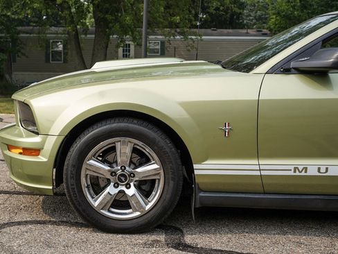Used 2005 Ford Mustang Convertible RWD image 4