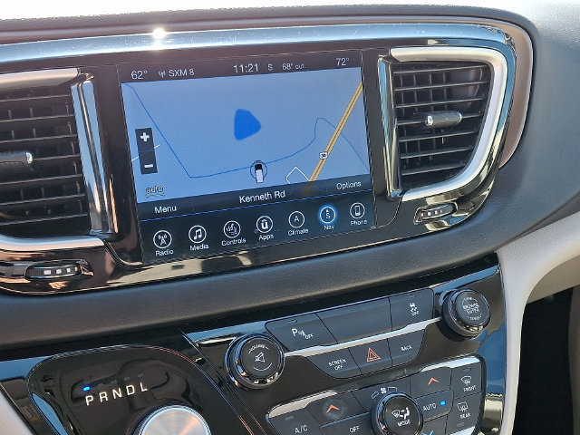 Used 2017 Chrysler Pacifica Touring-L FWD image 3