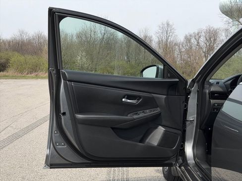 Used 2025 Nissan Sentra SV image 16