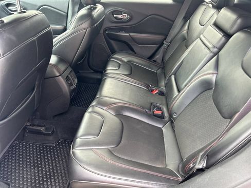 Used 2019 Jeep Cherokee Trailhawk w/ Cold Weather Group AWD/4WD image 12