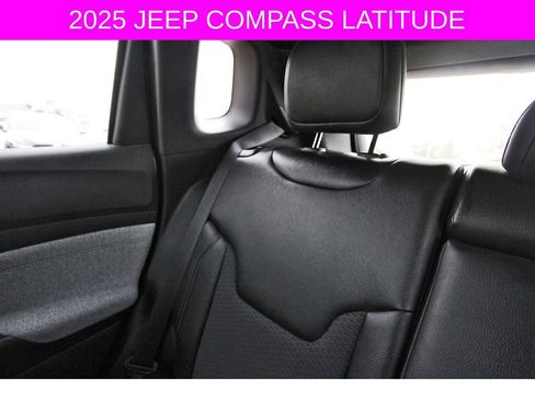 Used 2025 Jeep Compass Latitude w/ Convenience Group image 16