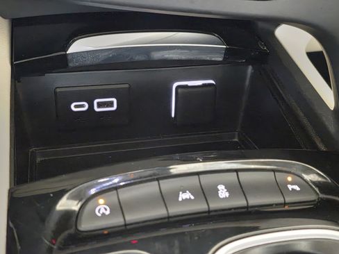 Used 2023 Buick Envision Preferred image 27