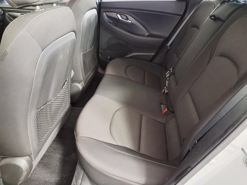 Used 2018 Hyundai Elantra GT FWD image 9