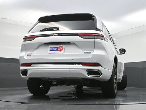 Used 2023 Jeep Grand Cherokee Overland AWD/4WD image 36