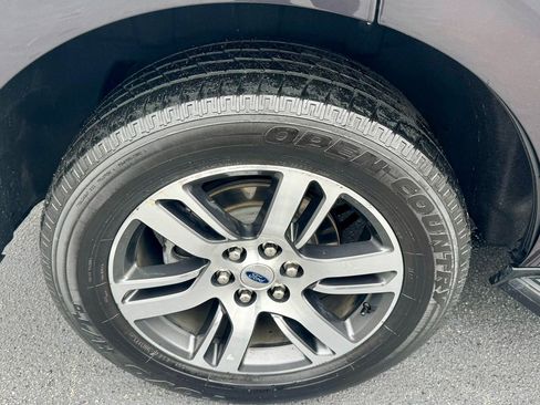 Certified 2024 Ford Expedition Limited image 8