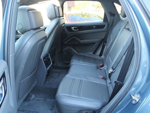 Used 2019 Porsche Cayenne AWD/4WD image 25