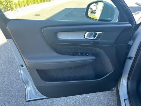 Certified 2025 Volvo XC40 B5 Plus AWD/4WD image 20