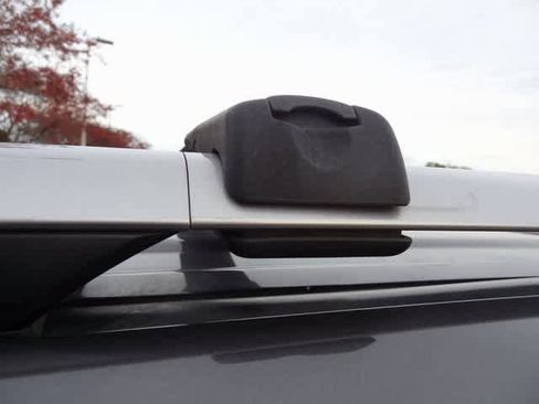 Used 2018 Toyota RAV4 SE image 17