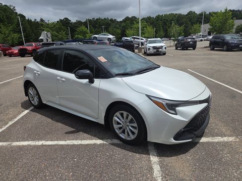 Used 2025 Toyota Corolla SE FWD image 1