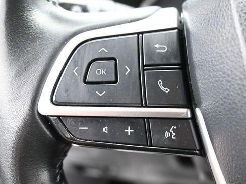 Used 2024 Toyota Highlander LE FWD image 17