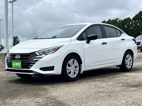 Used 2025 Nissan Versa S w/ Trunk Package image 9