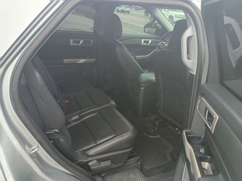 Used 2024 Ford Explorer XLT w/ Equipment Group 202A RWD image 6