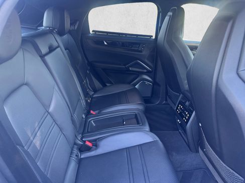 Used 2024 Porsche Cayenne Turbo GT AWD/4WD image 25