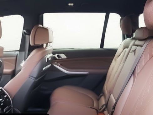 Used 2023 BMW X7 M60i image 38