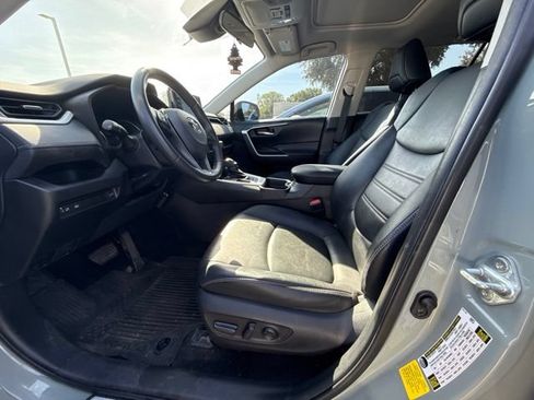 Used 2021 Toyota RAV4 XLE Premium FWD image 8