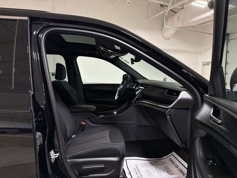 Used 2025 Jeep Grand Cherokee Laredo X w/ Luxury Tech Group I image 22