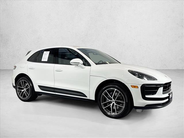 Certified 2026 Porsche Macan AWD/4WD image 7