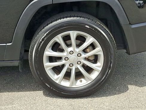Used 2019 Jeep Cherokee Latitude w/ Popular Appearance Group FWD image 26