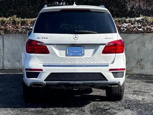 Used 2015 Mercedes-Benz GL 550 4MATIC w/ Driver Assistance Package image 4