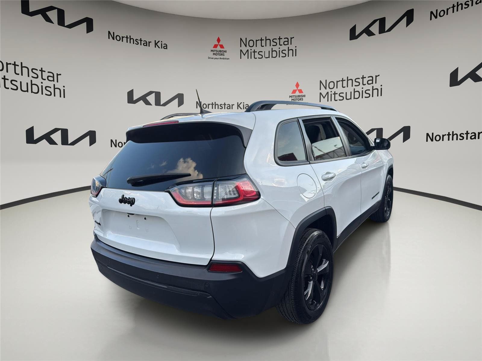 Used 2020 Jeep Cherokee Latitude Plus AWD/4WD image 5