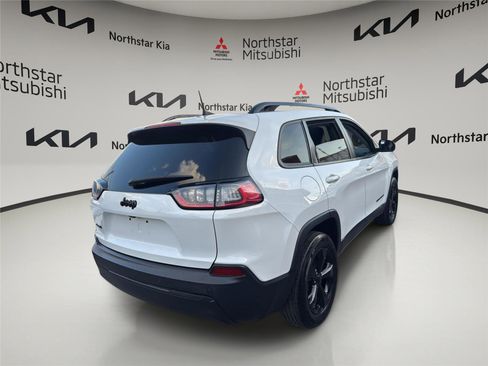 Used 2020 Jeep Cherokee Latitude Plus AWD/4WD image 5