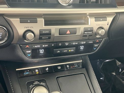Used 2018 Lexus ES 350 w/ Luxury Package w/Wood Trim image 16