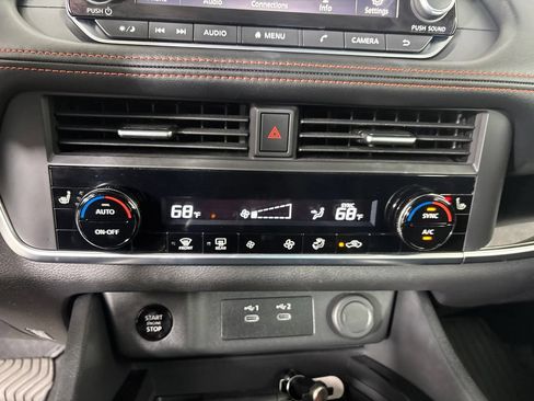 Used 2025 Nissan Rogue SV AWD/4WD image 17